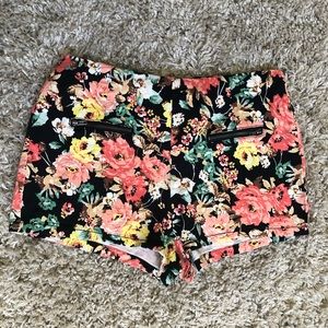 Mine black floral high waisted shorts size Large